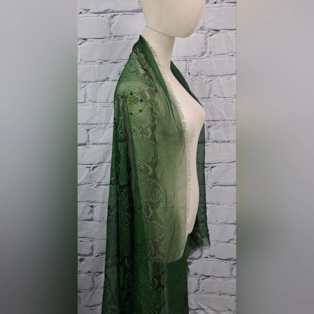 Burberry Women's Scarf Green Reptile Snakeskin 100% Silk Italy 70" x 40" - Picture 15 of 16